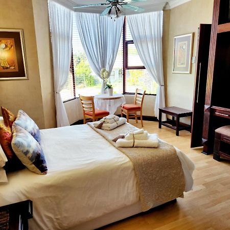 The Wooden Leg Guesthouse Kleinmond Exterior foto