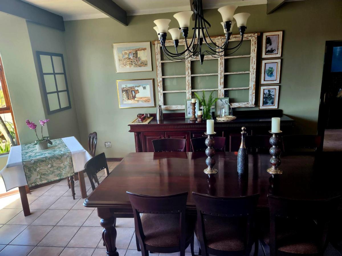The Wooden Leg Guesthouse Kleinmond Exterior foto